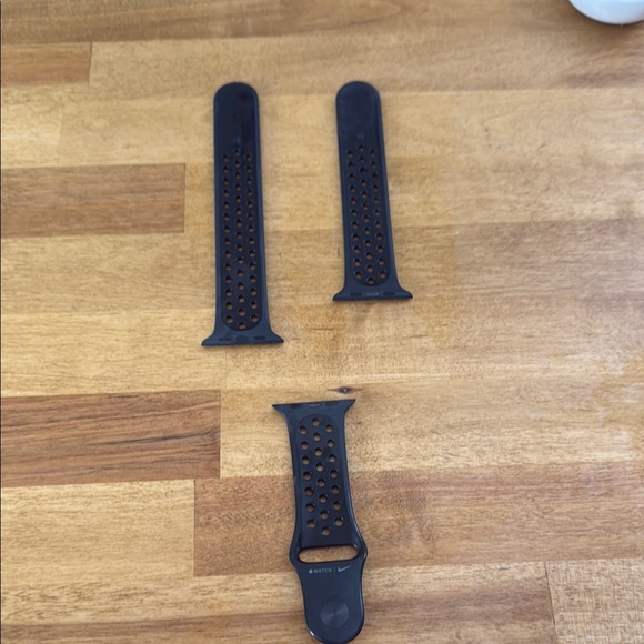 Nike Apple Watch Black Band - Size M/L & S/M - Picture 2 of 4